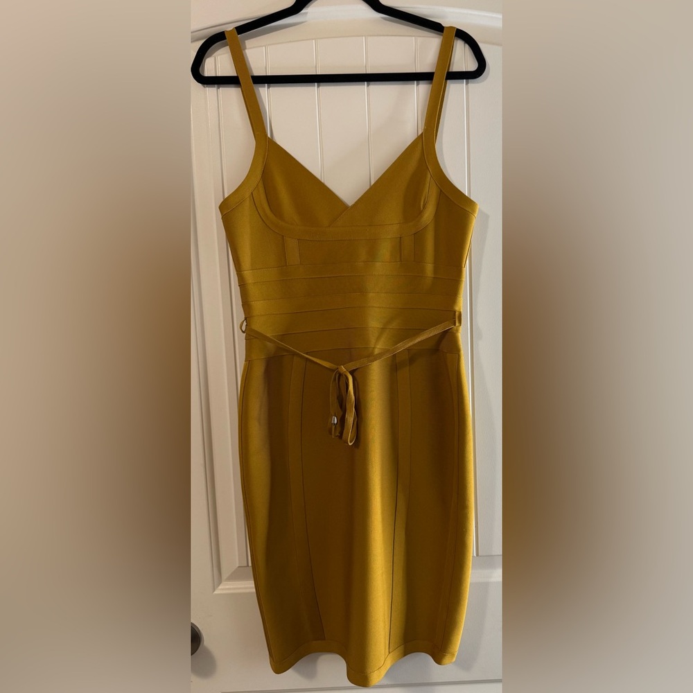Elegant Gold Sleeveless Dress